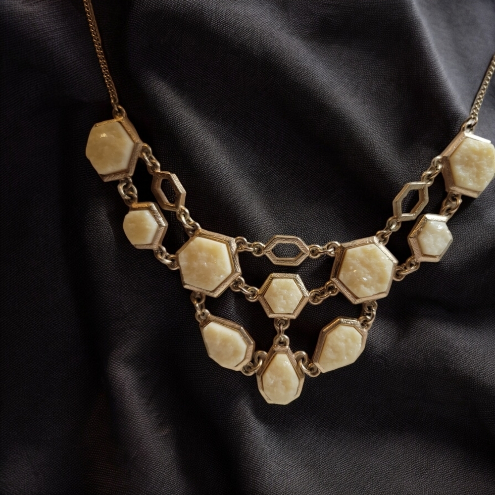 Necklace w/Cream Druzy look stone